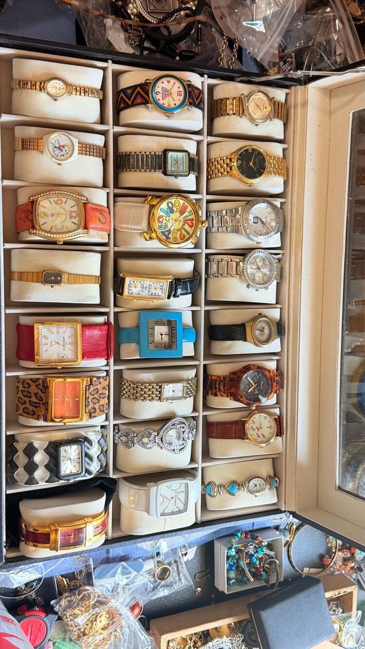 Large Vintage Women's Fashion Watch Collection Lot (24 Pieces)